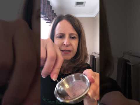 This video shows how to use Be Green Bath and Body Cleansing Grains.  To watch this video with captions, please follow this link to watch on Youtube:  https://www.youtube.com/watch?v=ZYa6NyeZkxI&t=16s